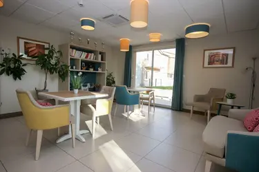 emeis-maison-de-retraite-les-pivoines-salon