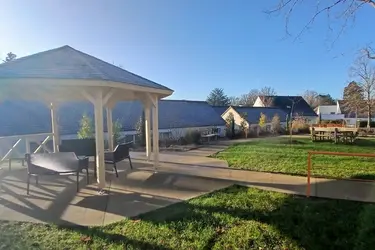 emeis maison de retraite rive ardente patio exterieur