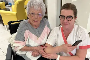 emeis-maison-de-retraite-sainte-anne-liens-residente-soignante