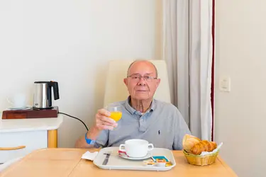 la clinique loliveraie des cayrons vence petit dejeuner
