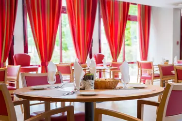 la clinique loliveraie des cayrons vence restaurant