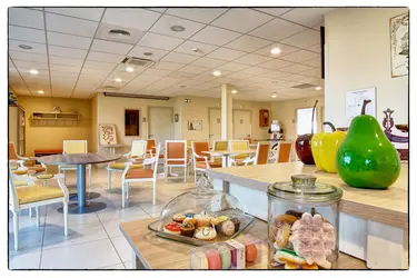 maison de retraite andernos les bains salle animation