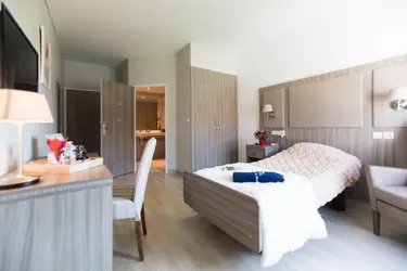 maison de retraite athena villeneuve de riviere chambre