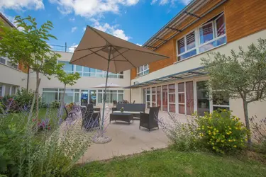 maison de retraite athena villeneuve de riviere salon exterieur