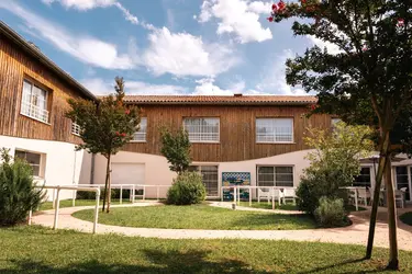 maison de retraite carbon blanc exterieur