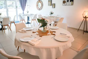 maison de retraite carbon blanc salle a manger invite