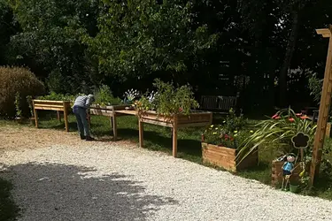 maison de retraite chateau de villeniard jardin therapeutique