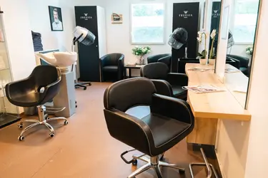 maison de retraite la cheneraie salon de coiffure