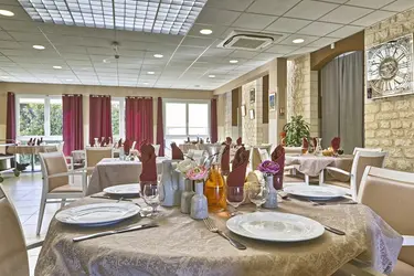 maison de retraite la claire fontaine la rochelle restaurant