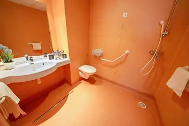 maison de retraite le clos d arnouville salle de bain 1