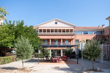 maison de retraite les jardins de la crau miramas terrasse