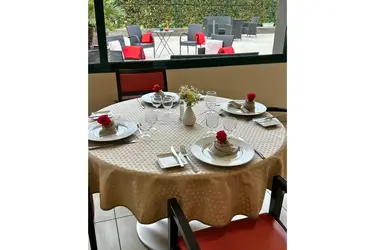 maison de retraite les jardins de pauline restaurant 1