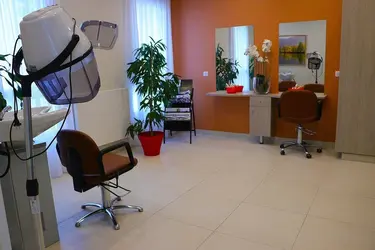 maison de retraite leon braconnier revin coiffure