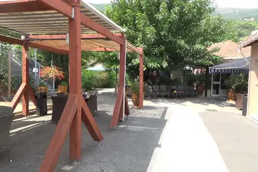 maison de retraite maison bleue gattieres facade exterieure