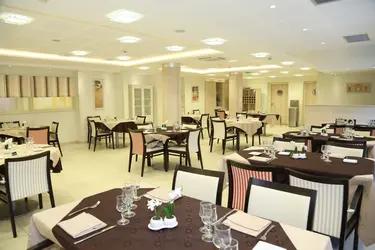 maison de retraite les oliviers saint laurent du var 04