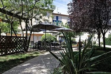 maison de retraite oprea la favorite lyon parasols