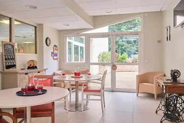 maison de retraite les pastoureaux petit salon famille