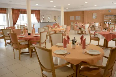 maison de retraite quentin de la tour salle de restauration 24