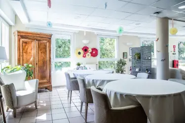 maison de retraite renouard salon restaurant