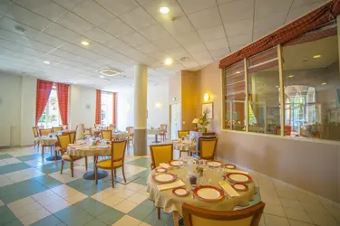 maison de retraite les rives de cabessut restaurant