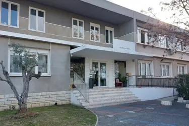 maison de retraite rognac entree