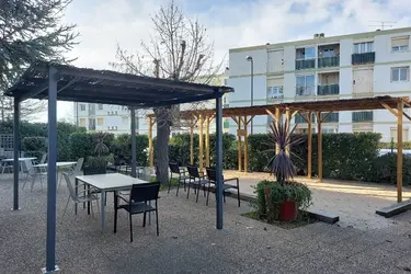 maison de retraite rognac terrasse jardin