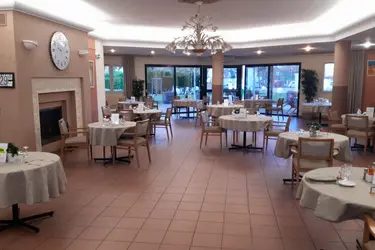 maison de retraite le village restaurant