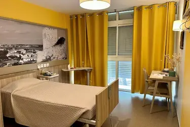 maison de retraite les jardins du mazet chambre jaune