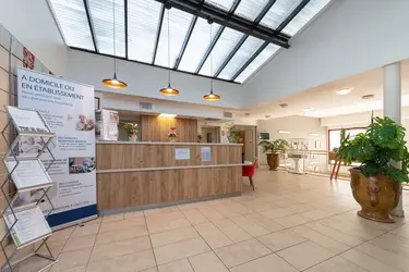 maison de retraite la bastide des cayrons salle daccueil 0