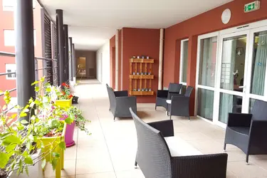 maison de retraite la camargue nimes terrasse