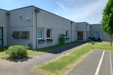 maisonderetraite lareinedespres devanture