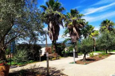 maisonderetraite lesjardinsdines exterieur