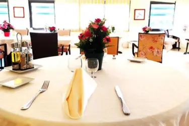 maisonderetraite lesjardinsdines sallederestaurant