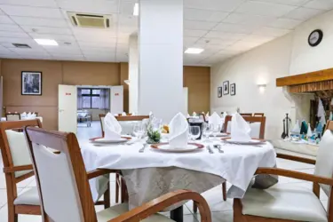 maisonderetraite lesrivesdor salleamanger