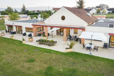 paron maisonderetraite residencelescedresparon jardinexterieur